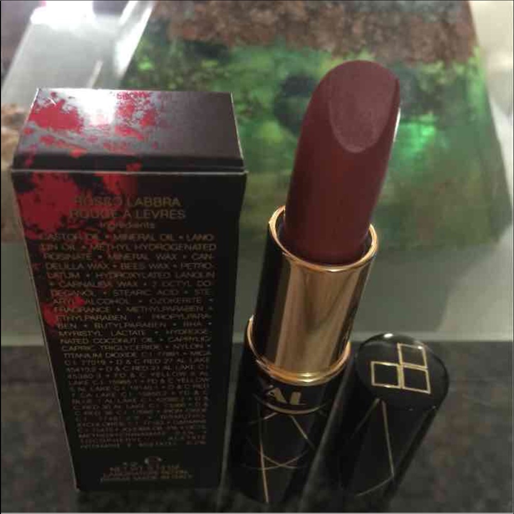 Brand new Royal Lipstick #067